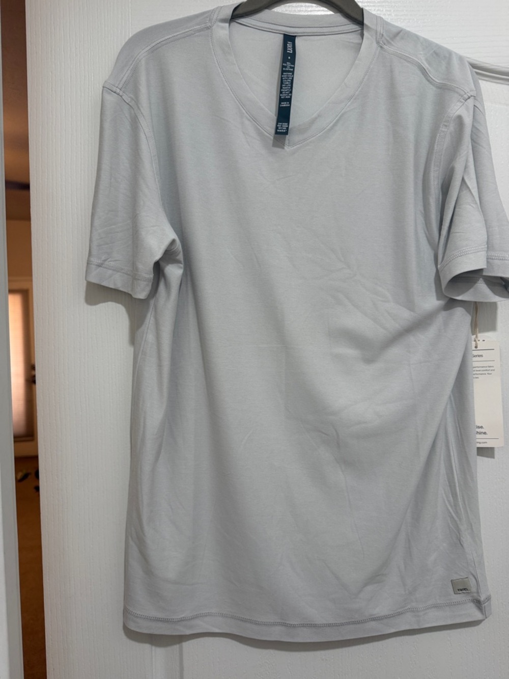 Vuori Frost Gray V-Neck Strato Tech. NWT. Small. Men’s